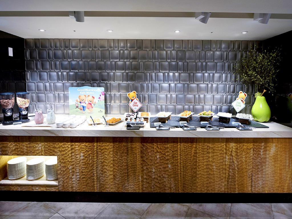 Kensington Jeju Hotel Dış mekan fotoğraf The buffet at the lounge