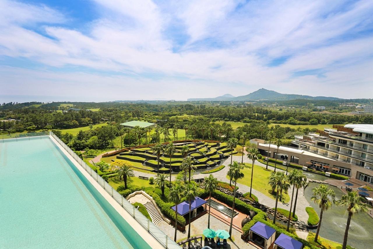 Kensington Jeju Hotel Dış mekan fotoğraf Skyline view of the golf course