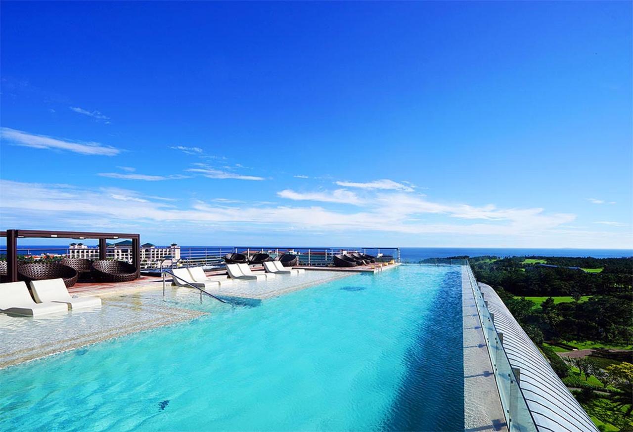 Kensington Jeju Hotel Dış mekan fotoğraf Infinity pool at the top of the hotel