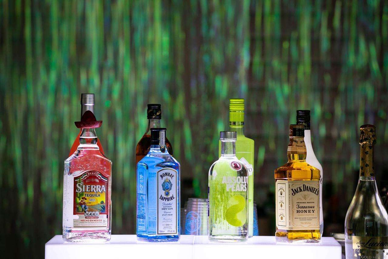 Kensington Jeju Hotel Dış mekan fotoğraf Sierra Tequila, G'Vine, Tanqueray, and Jack Daniel's