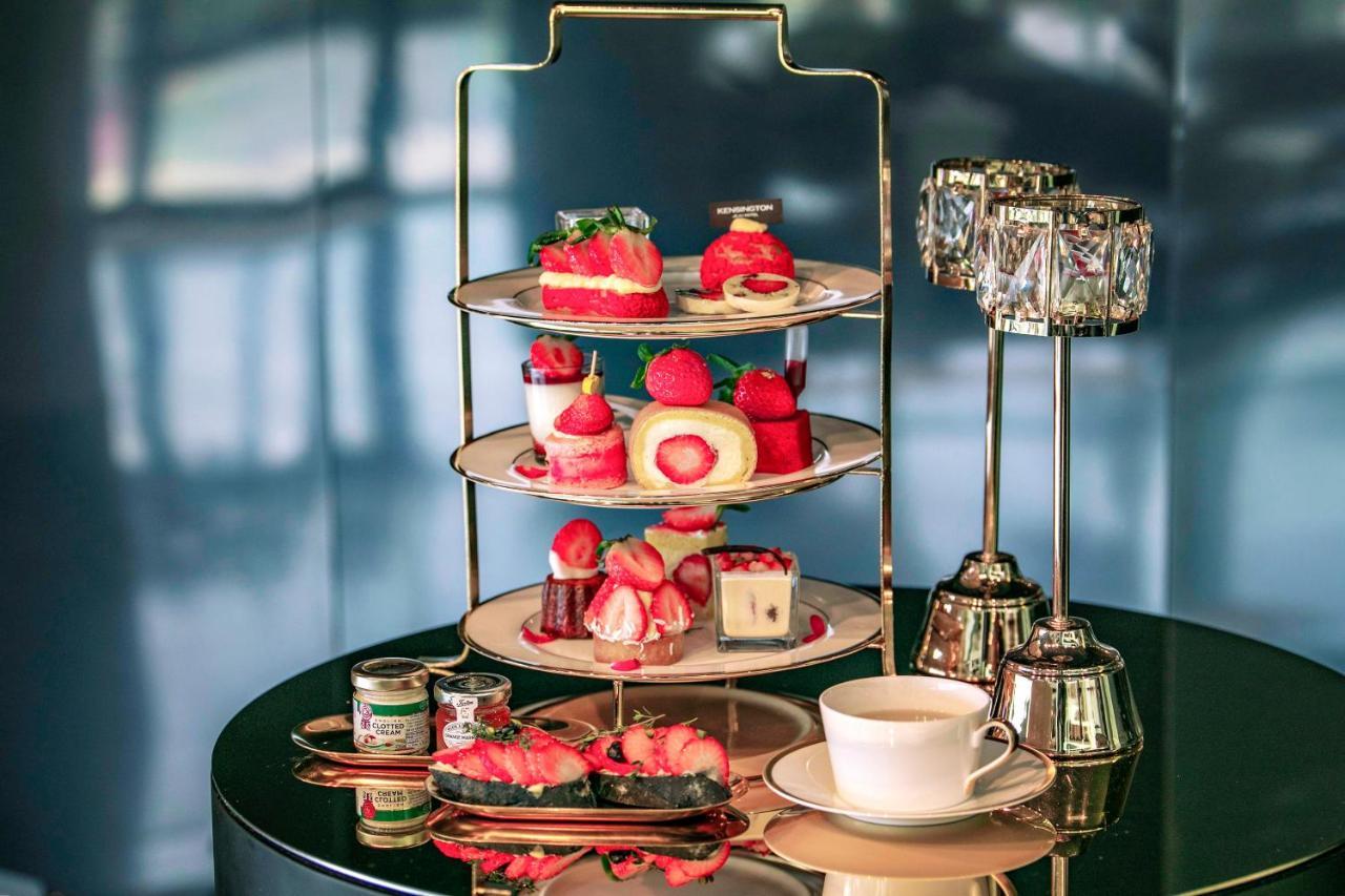 Kensington Jeju Hotel Dış mekan fotoğraf Afternoon tea at the Mandarin Oriental, Hong Kong